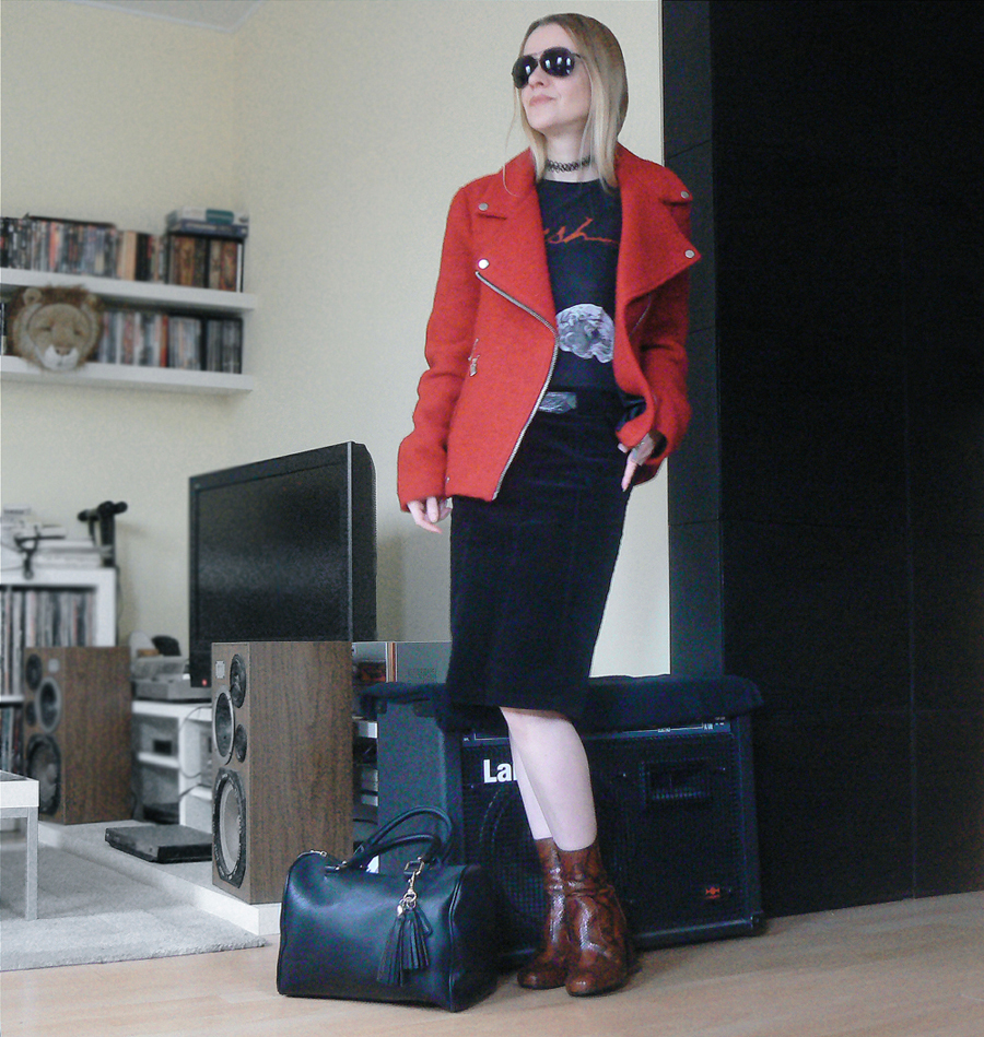 easy and versatile red biker jacket rush tour tee kurt geiger snape ankle boots