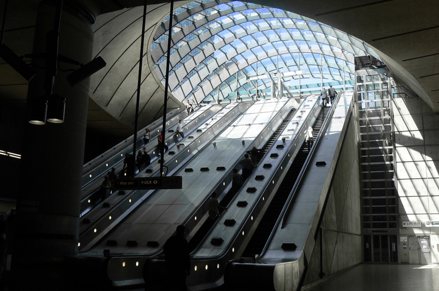 london canary wharf tube station