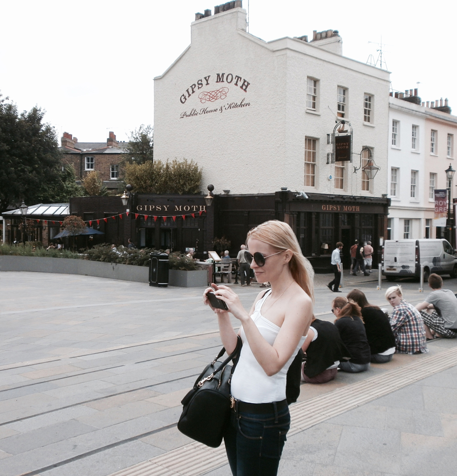 summer basics one-shoulder vest top skinny jeans comfy sandals oversized sunnies minimal bag london greenwich gypsy moth pub