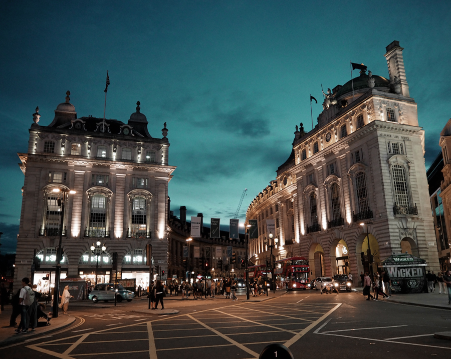 Piccadilly Circus London streetview night lights