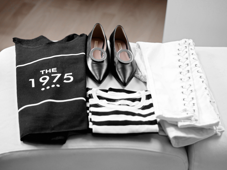 minimal chic outfit white lace-up skinny high waist jeans Topshop Jamie, Muji black and white striped t-shirt, black the 1975 cropped sweatshirt, silver loop detail leather pumps H&M, Nakedvice The Perspective leather bag, Ray-Ban sunglasses