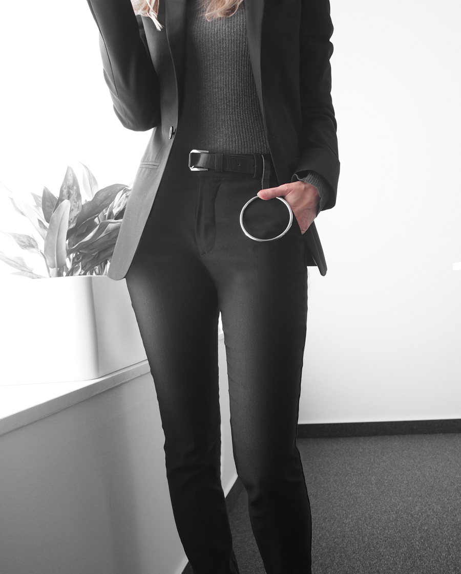 epic smart minimal outfit black suit flat boots grey poloneck loop belt ray-ban