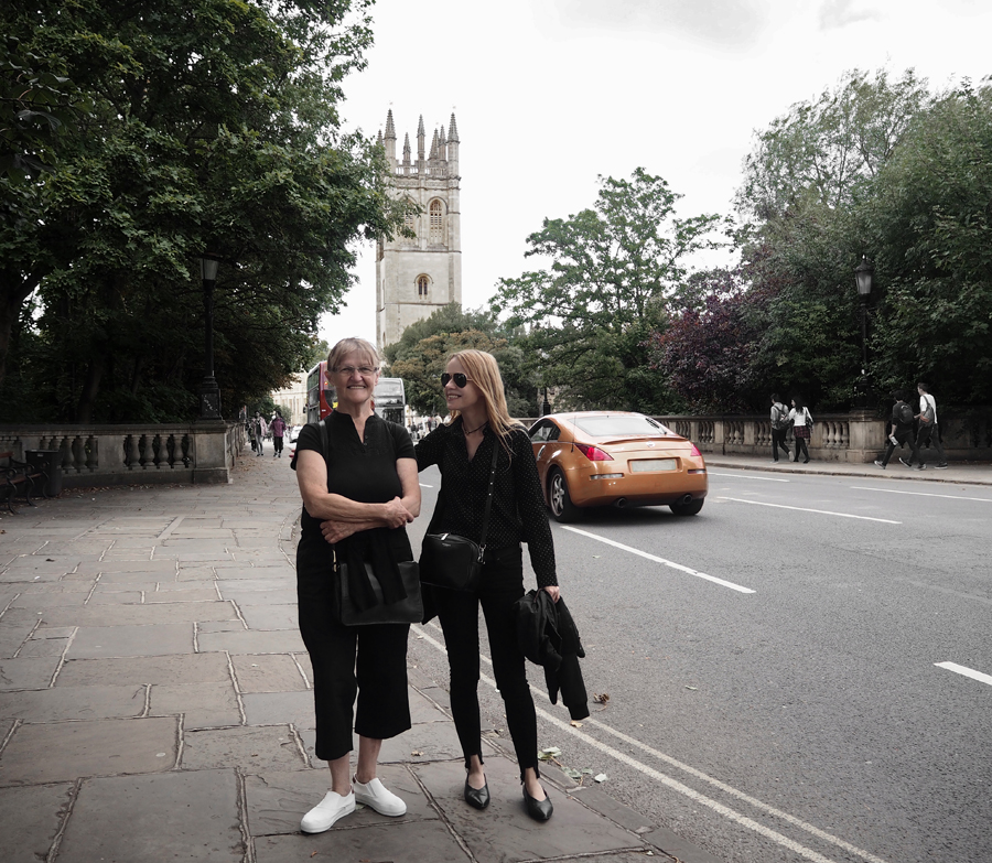 all black daytrip outfit H&M skinny jeans New Look pinspot shirt pointed flats Nakedvice 1995 bag ray-ban sunglasses bomber jacket oxford