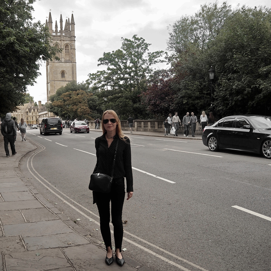 all black daytrip outfit H&M skinny jeans New Look pinspot shirt pointed flats Nakedvice 1995 bag ray-ban sunglasses bomber jacket oxford