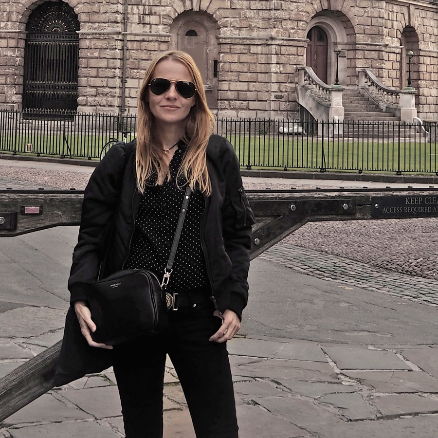 all black daytrip outfit H&M skinny jeans New Look pinspot shirt pointed flats Nakedvice 1995 bag ray-ban sunglasses bomber jacket oxford