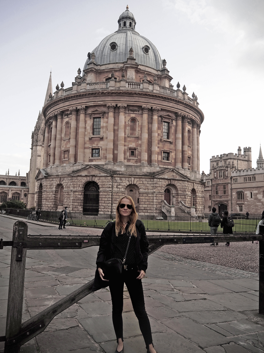 all black daytrip outfit H&M skinny jeans New Look pinspot shirt pointed flats Nakedvice 1995 bag ray-ban sunglasses bomber jacket oxford