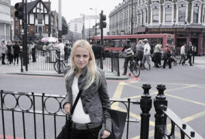 Camden Town weekend in London, casual minimal outfit, jeans, military jacket, stripes, black, white, The World's End pub stripe belt black white minimal pattern print